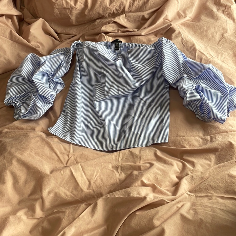 Very cute and flattering off the shoulders top